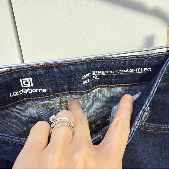 Liz Claiborne Stretch Straight Leg Jeans Size 10 Dark Wash Zip Pocket Denim - Picture 4 of 4